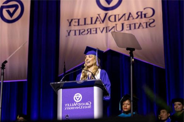 Student 演讲者, Megan Smith, addresses the crowd at the Fall 2023 commencement ceremony.