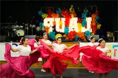 四个女孩跳舞，这是拉丁美洲进步联盟2023年节日周的一部分.